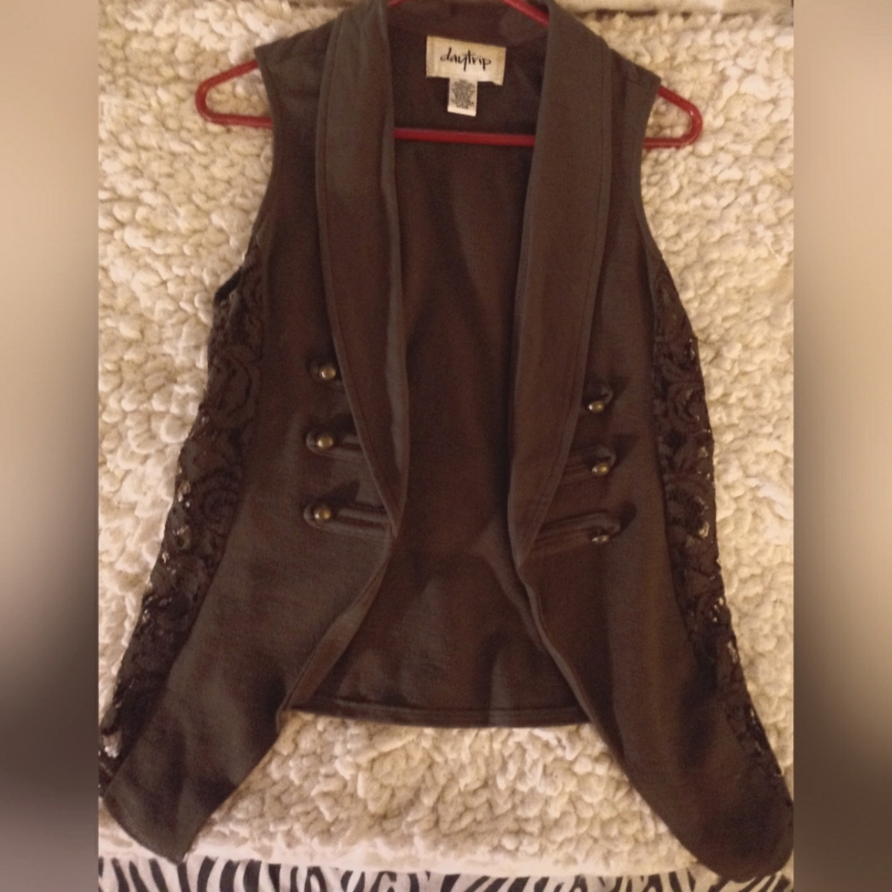 Daytrip double-button vest with lace detailing. Large. Brand new without tags.
